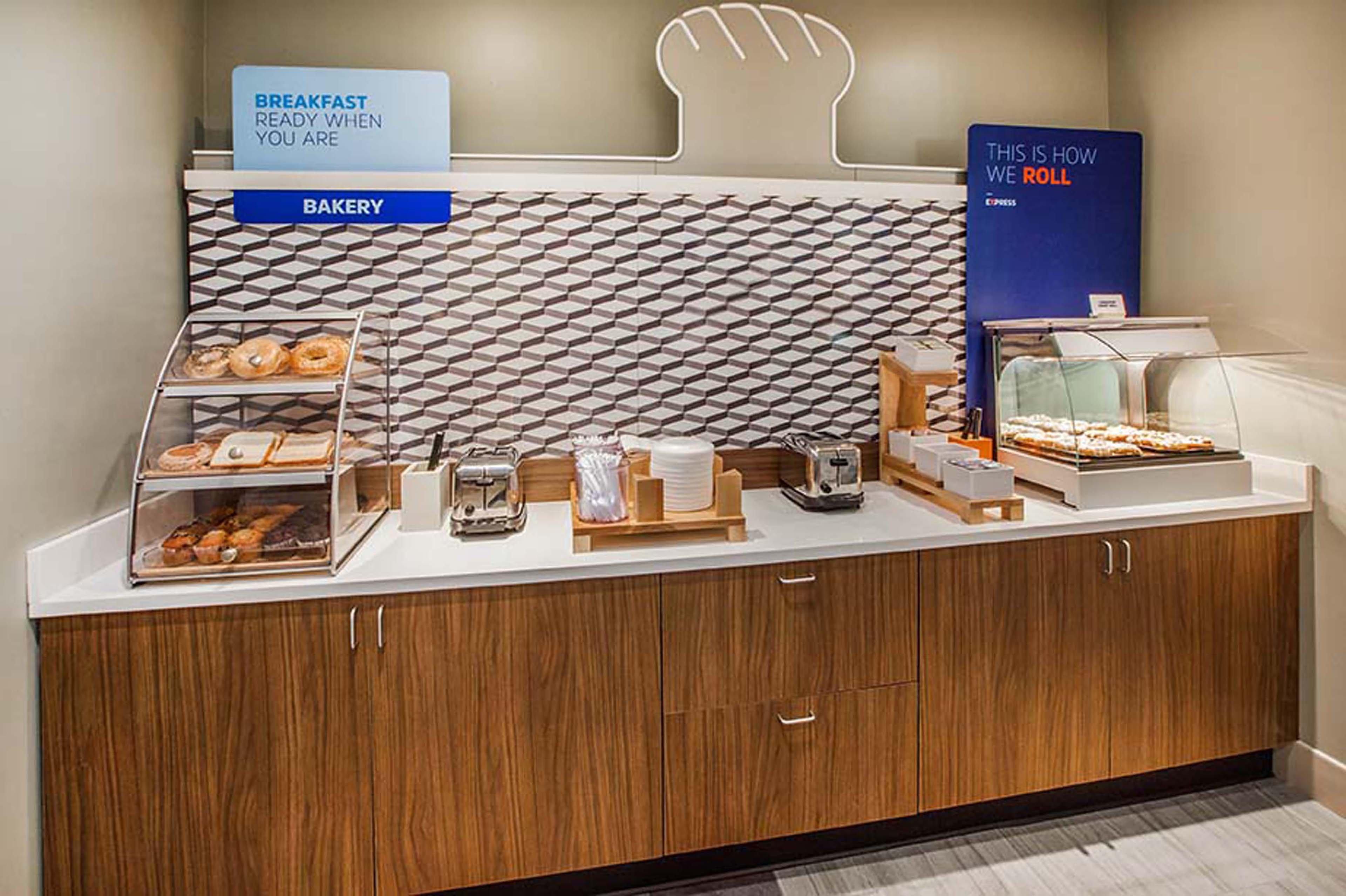 Holiday Inn Express Ontario By Ihg Creekside Eksteriør billede