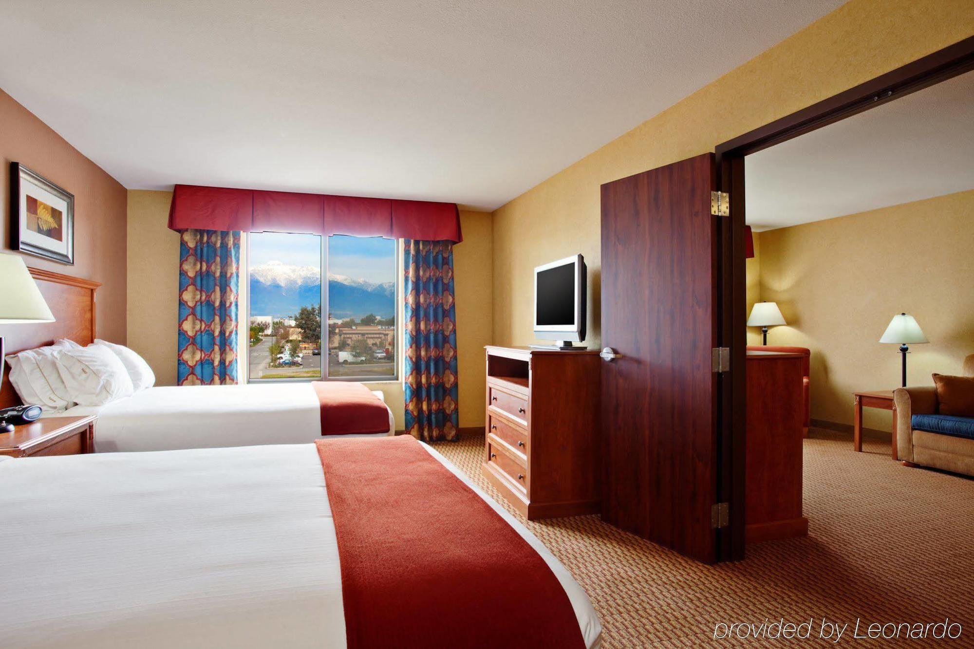 Holiday Inn Express Ontario By Ihg Creekside Eksteriør billede