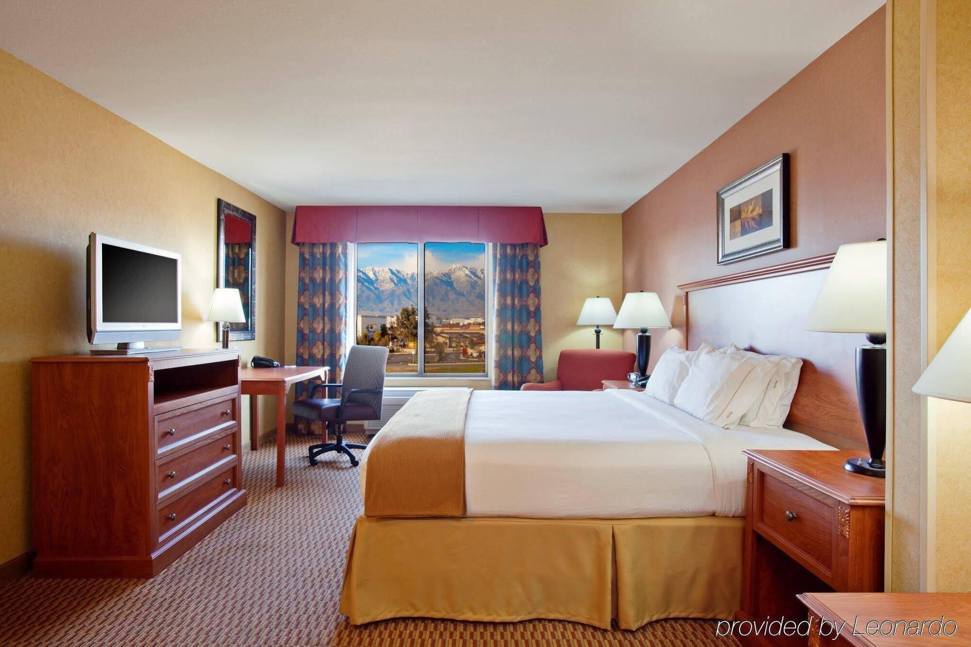 Holiday Inn Express Ontario By Ihg Creekside Eksteriør billede